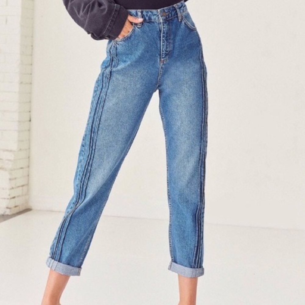 BDG High Rise Mom Jean with Side Stripe Size 28